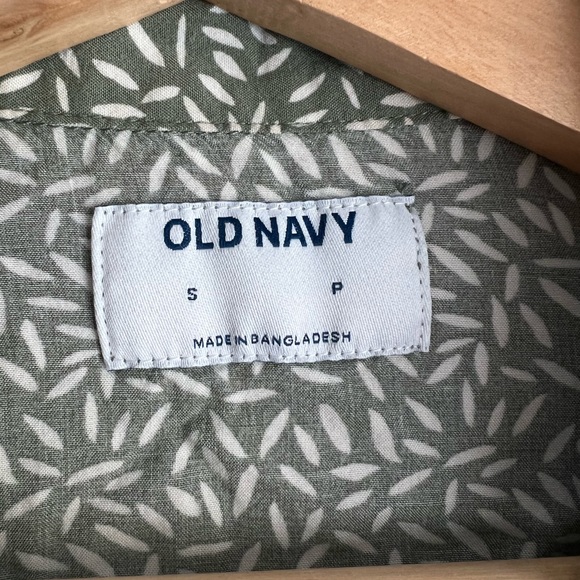 Green Button-down Short Sleeve Shirt - Picture 2 of 5